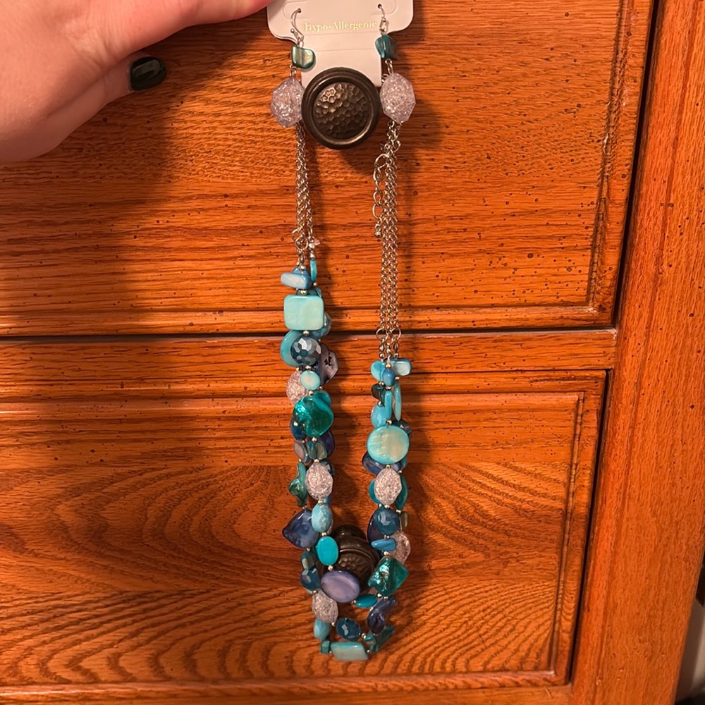 Necklace and earring set